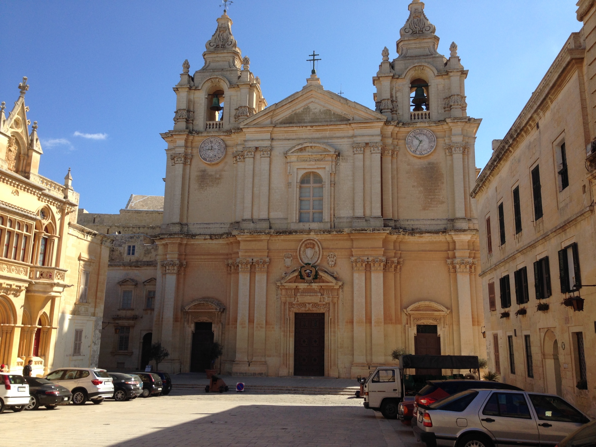 엠디나 성바울성당